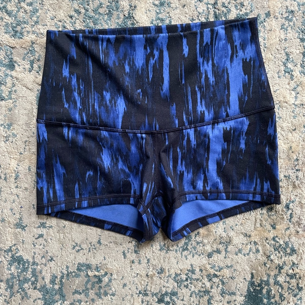 Lululemon patterned spandex